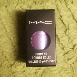 Mac Pigment Powder in Violet